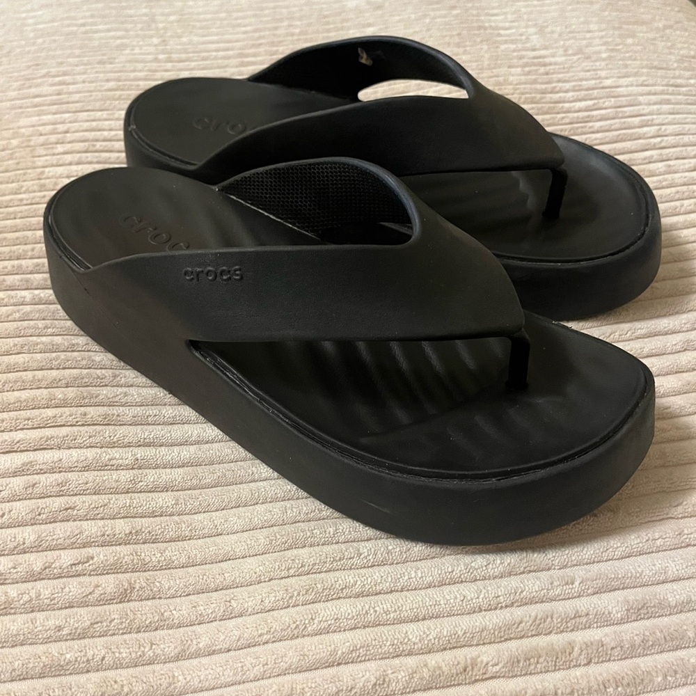 CROCS Women's Classic Black Sandals